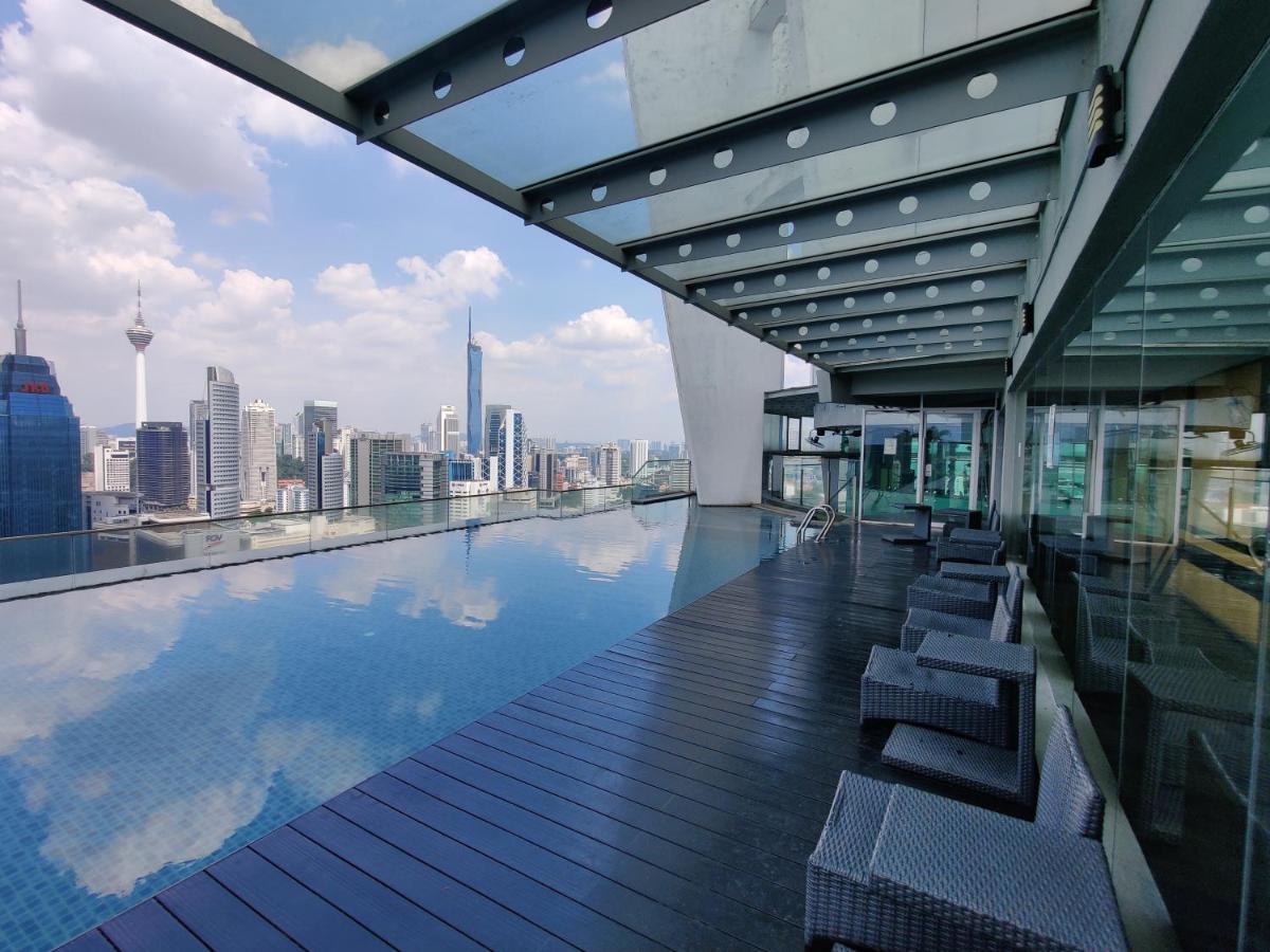 Skybed Over The Sky Hostel @Regalia Suites & Residences Kl Kuala Lumpur Eksteriør bilde